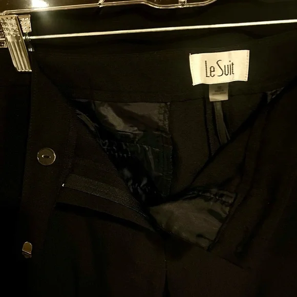 Le Suit Women’s Navy Blue 2 Piece Suit – Size 10 Pleated Pants Worn Once - Picture 8 of 12